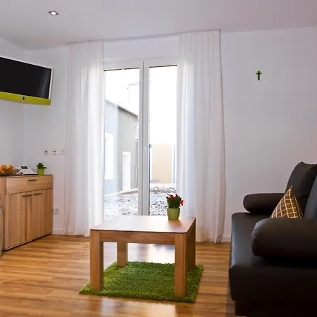 Altmuehltal Lägenhetshotell 3*